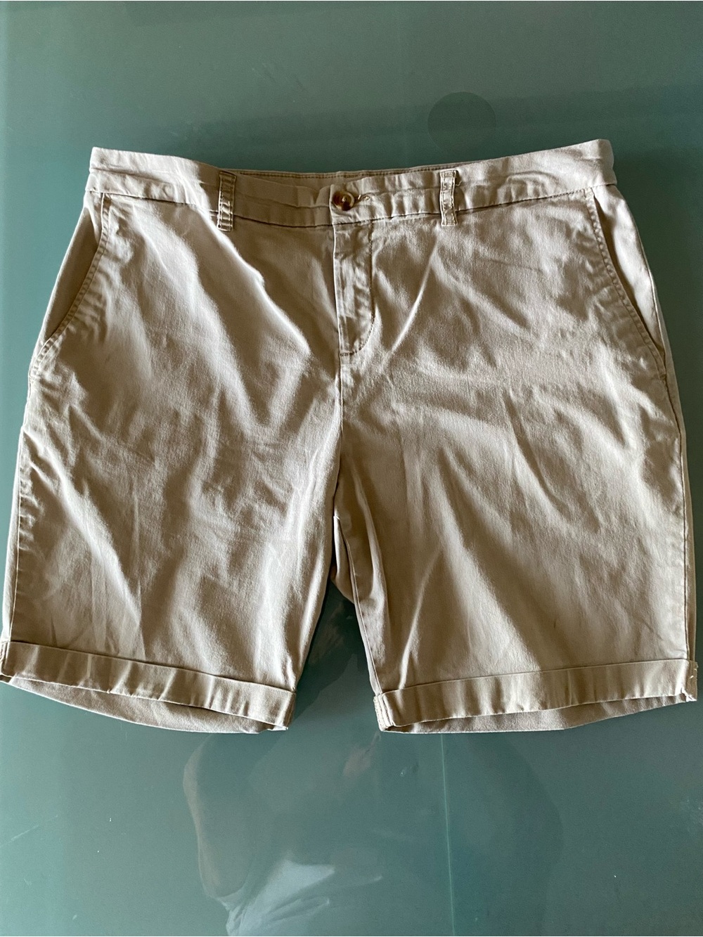 Talbots women’s Khaki Flat-Front Chino Shorts size 14